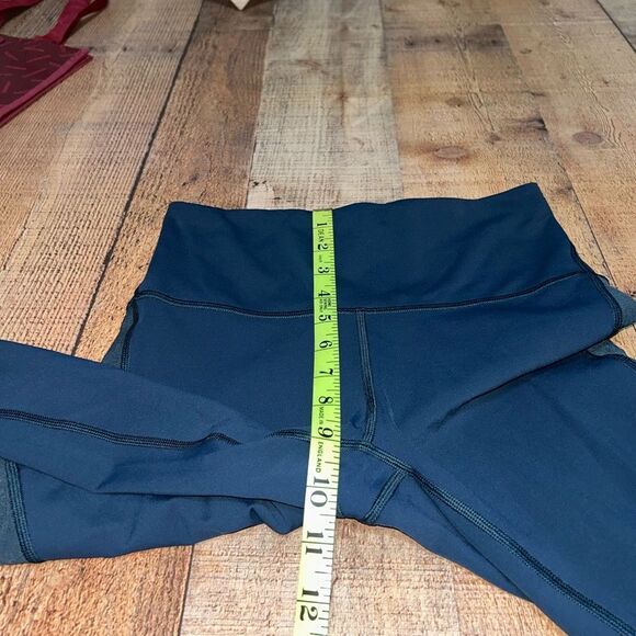 Lululemon Ready Set Go Crop (21")
Submarine size 4 - Picture 12 of 15